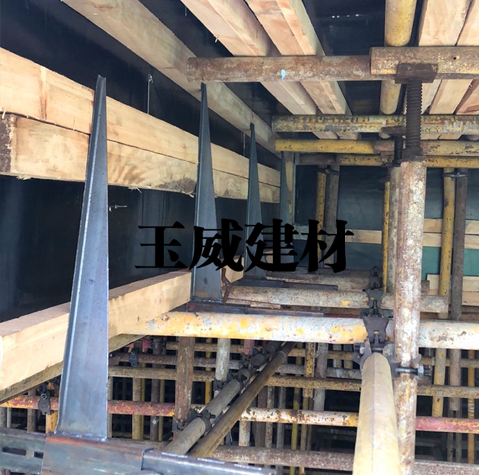 梁夹具